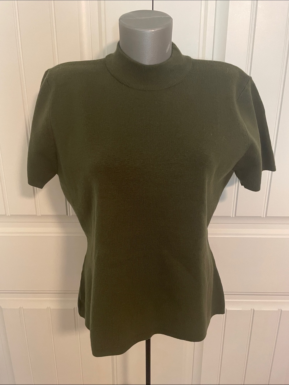 Jaclyn Smith Olive Mock Neck Short Sleeve Top
